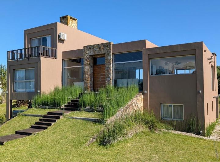 Casa · 240m² · 6 Ambientes