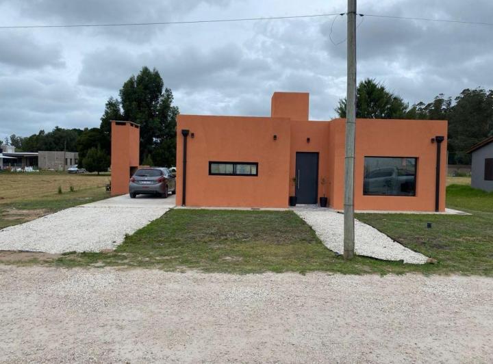 Casa · 120m² · 4 Ambientes · 2 Cocheras