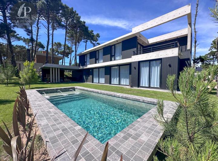 Casa · 187m² · 5 Ambientes · 1 Cochera