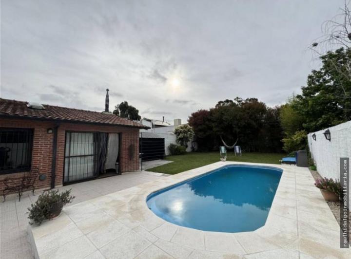 Casa · 285m² · 4 Ambientes · 2 Cocheras