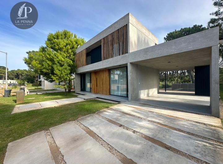 Casa · 237m² · 5 Ambientes · 1 Cochera