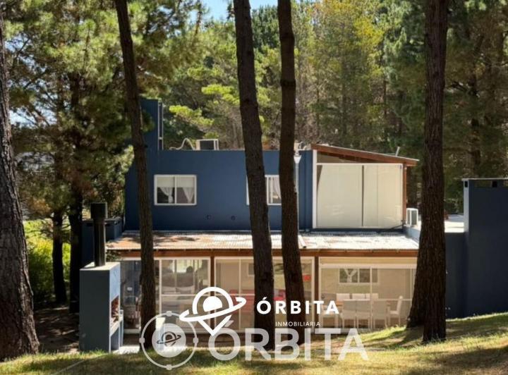 Casa · 131m² · 7 Ambientes · 1 Cochera