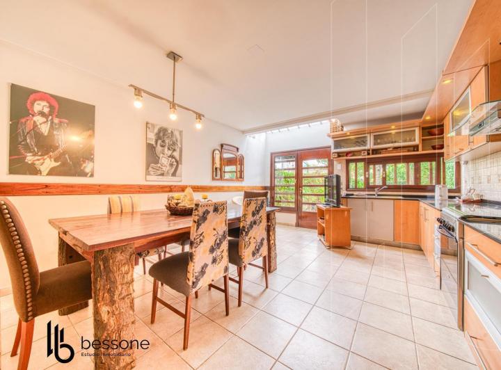 Casa · 141m² · 4 Ambientes · 2 Cocheras