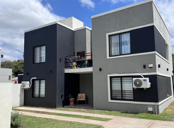 Casa · 90m² · 4 Ambientes · 1 Cochera