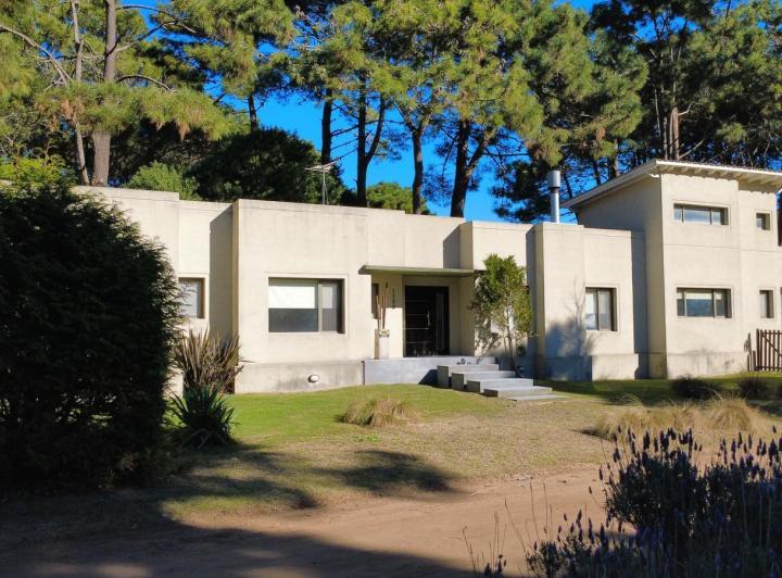 Casa · 222m² · 6 Ambientes · 1 Cochera