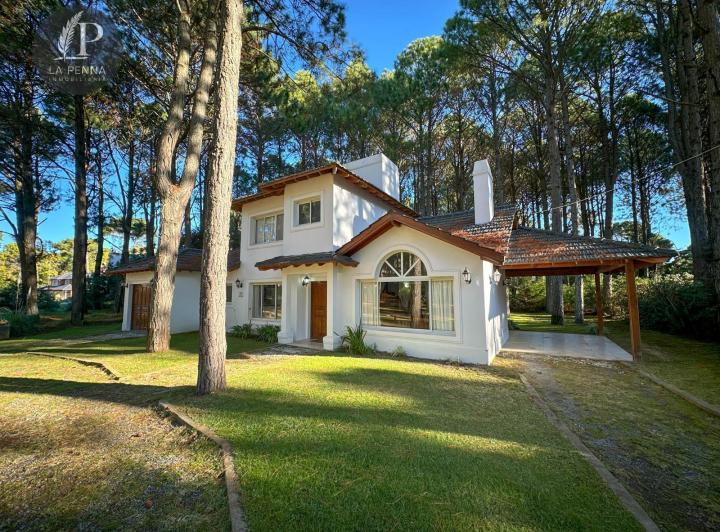 Casa · 170m² · 5 Ambientes · 2 Cocheras