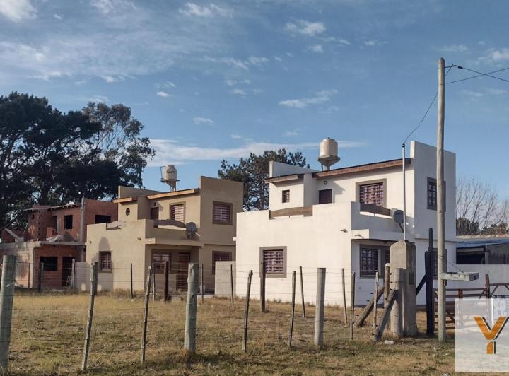 Casa · 240m² · 7 Ambientes · 6 Cocheras