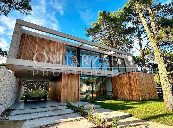Casa · 161m² · 5 Ambientes · 1 Cochera
