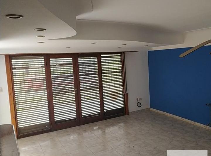 Casa · 194m² · 6 Ambientes · 3 Cocheras