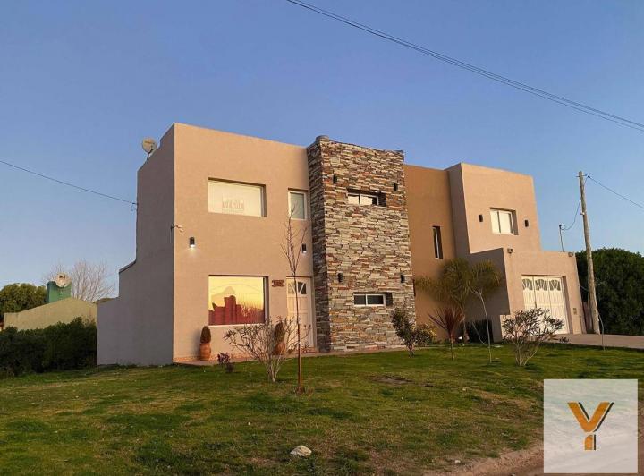 Casa · 150m² · 4 Ambientes · 1 Cochera