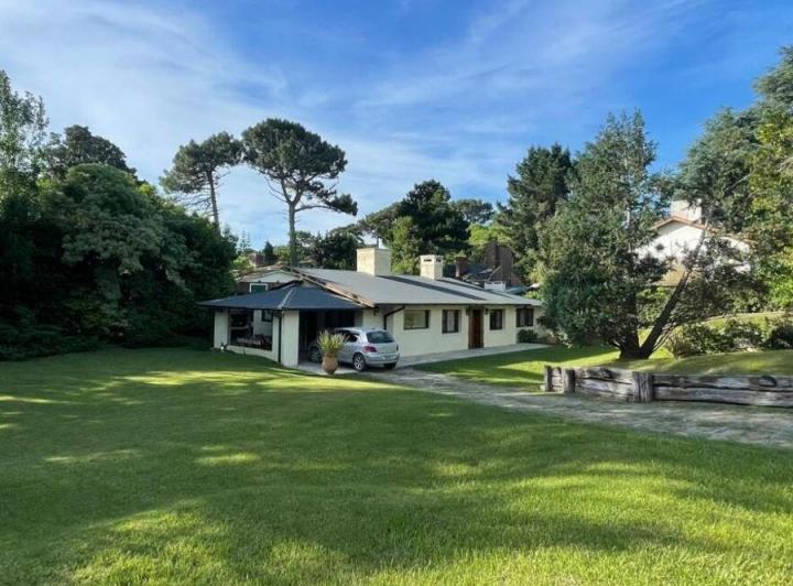 Casa · 166m² · 5 Ambientes · 1 Cochera