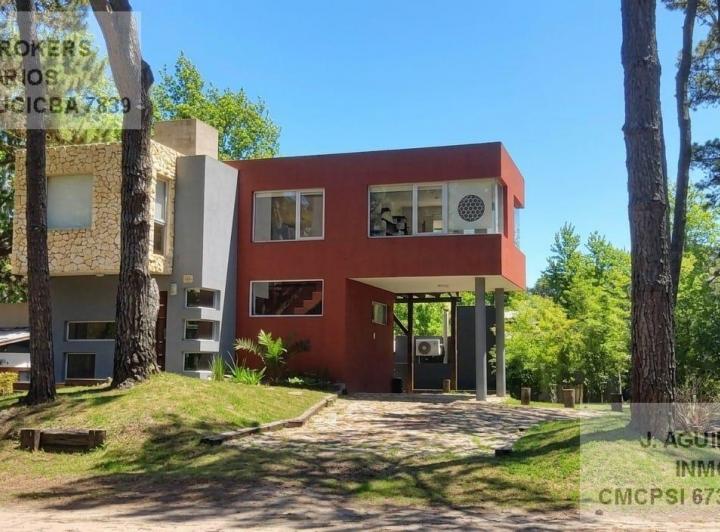 Casa · 136m² · 4 Ambientes · 2 Cocheras