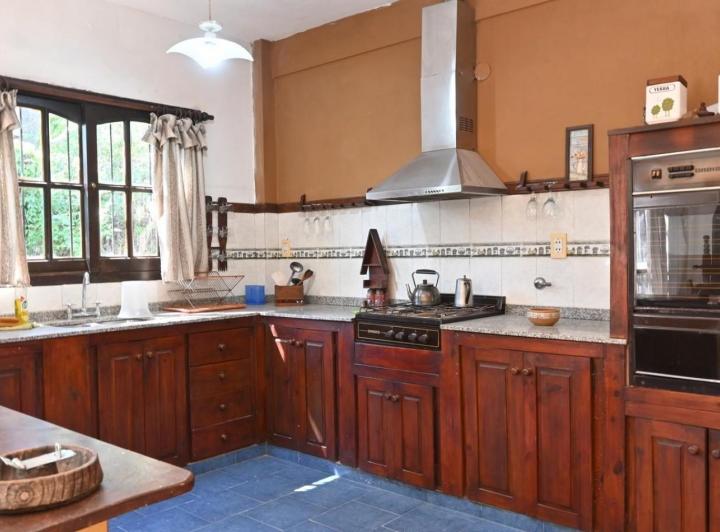 Casa · 135m² · 5 Ambientes · 2 Cocheras