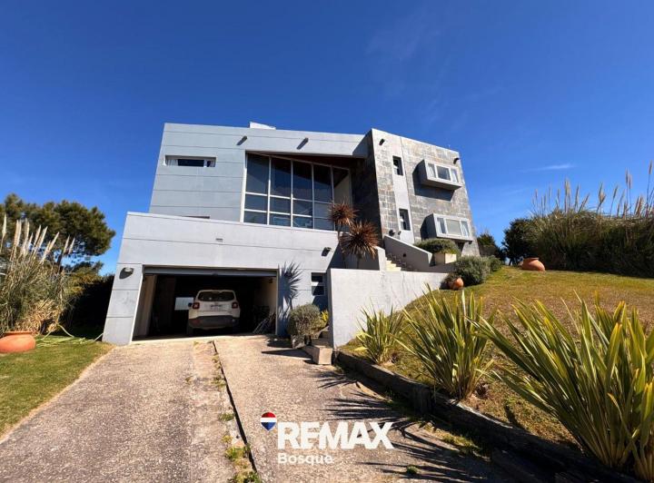 Casa · 184m² · 6 Ambientes · 1 Cochera