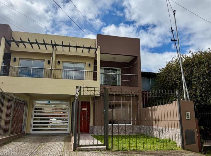 Casa · 105m² · 4 Ambientes · 1 Cochera