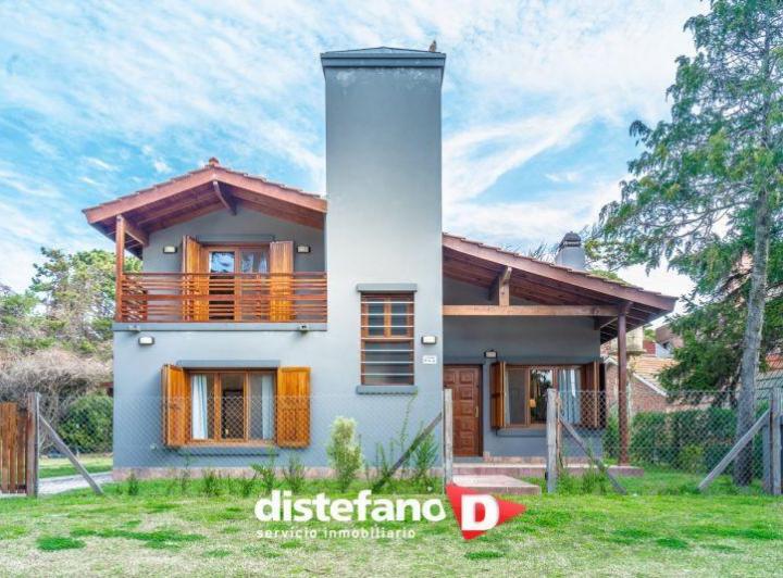Casa · 206m² · 4 Ambientes · 1 Cochera