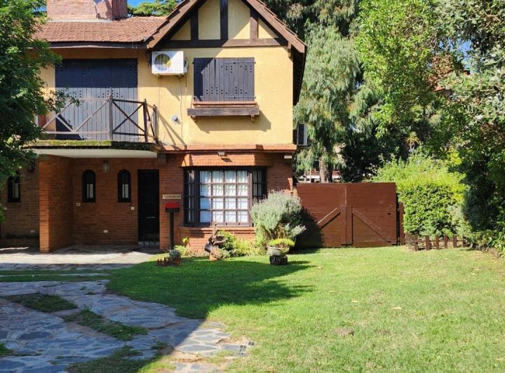 Casa · 200m² · 4 Ambientes · 1 Cochera