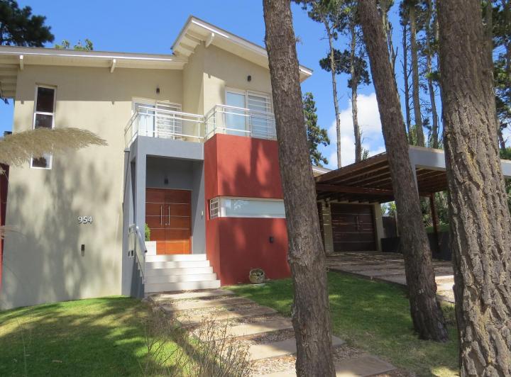 Casa · 281m² · 5 Dormitorios · 4 Cocheras