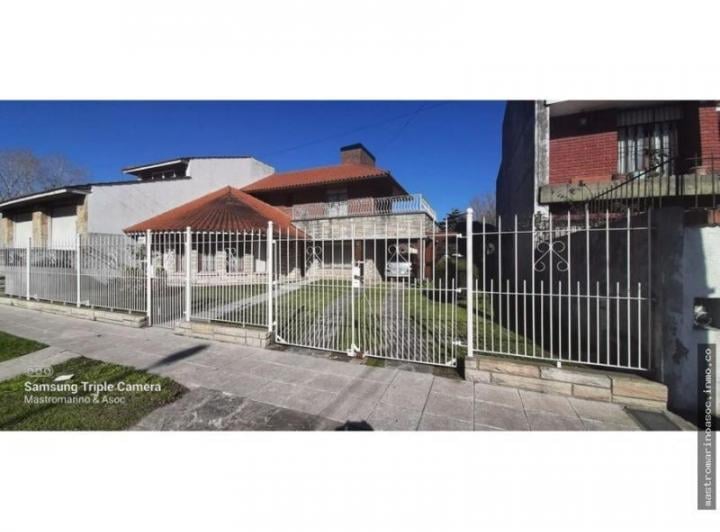 Casa · 257m² · 5 Ambientes · 1 Cochera