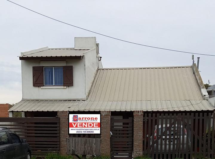 Casa · 1m² · 4 Dormitorios · 2 Cocheras