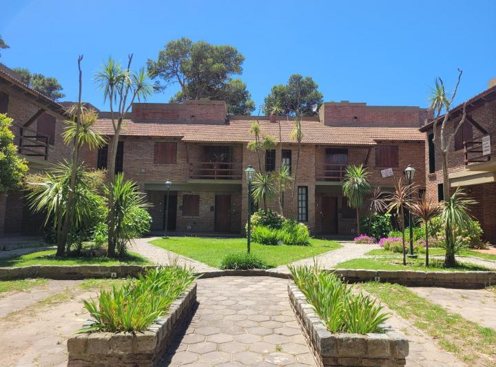 Casa · 69m² · 2 Dormitorios · 1 Cochera