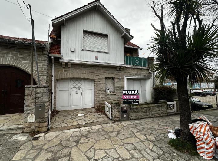 Casa · 262m² · 6 Ambientes · 1 Cochera