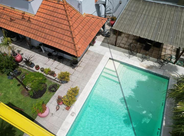 Casa · 321m² · 6 Ambientes · 3 Cocheras
