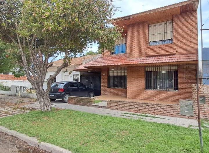 Casa · 140m² · 5 Ambientes · 1 Cochera
