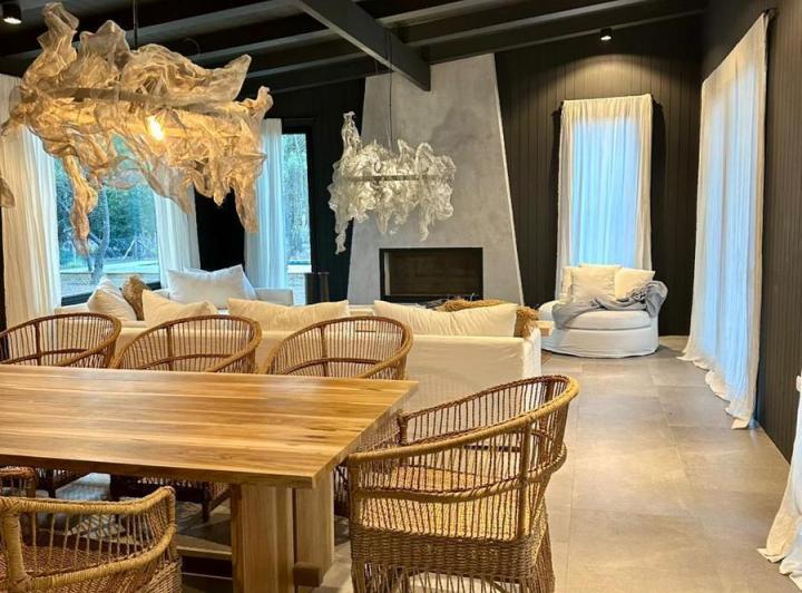 Casa · 330m² · 7 Ambientes · 2 Cocheras