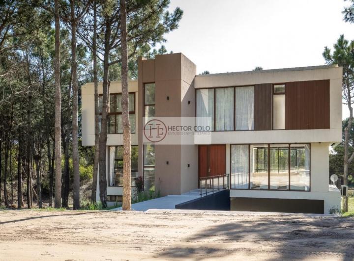 Casa · 530m² · 7 Ambientes · 2 Cocheras