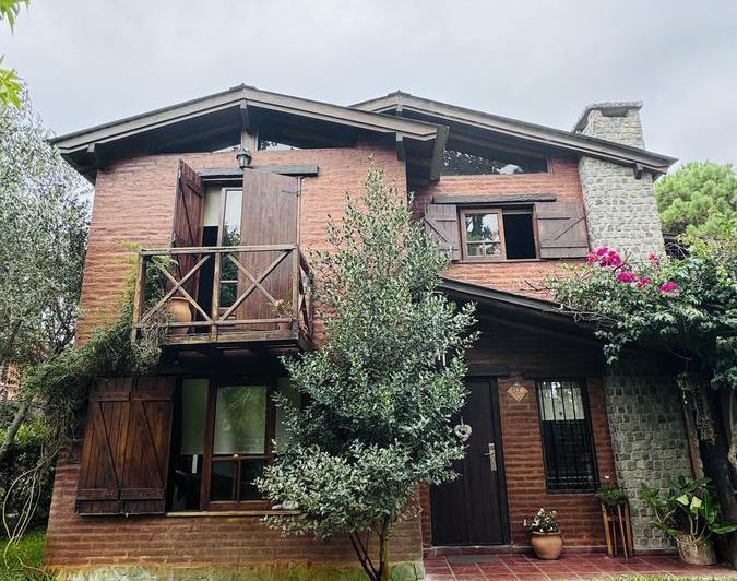 Casa · 105m² · 4 Ambientes · 1 Cochera