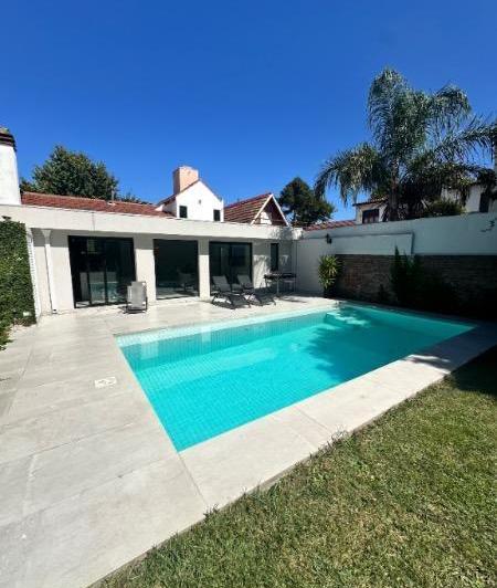 Casa · 160m² · 5 Ambientes · 2 Cocheras