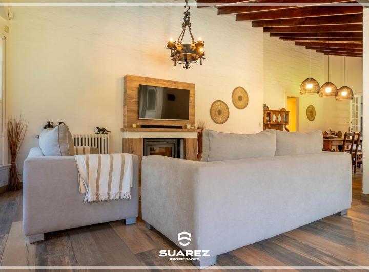 Casa · 226m² · 4 Ambientes · 2 Cocheras