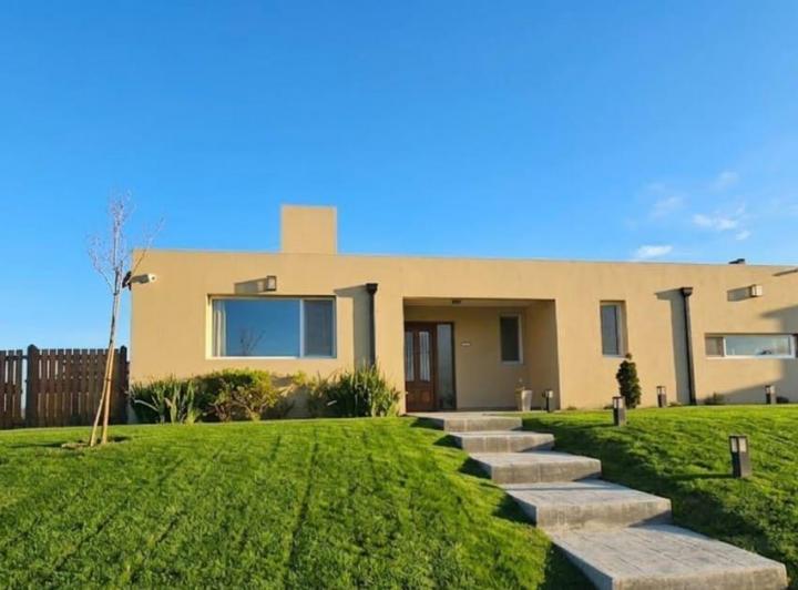 Casa · 197m² · 3 Dormitorios · 2 Cocheras