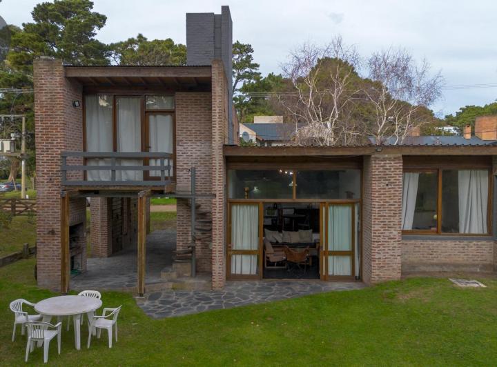 Casa · 563m² · 3 Ambientes · 1 Cochera