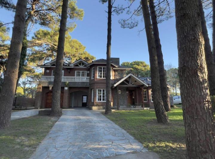 Casa · 161m² · 7 Ambientes · 1 Cochera