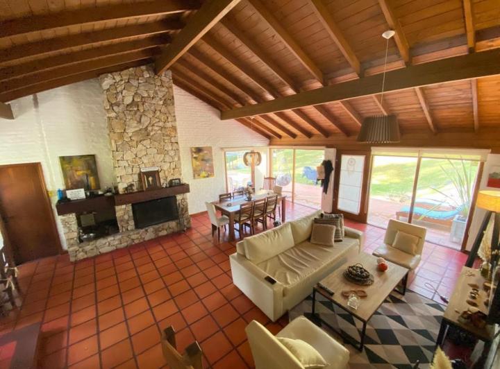 Casa · 162m² · 6 Ambientes · 2 Cocheras