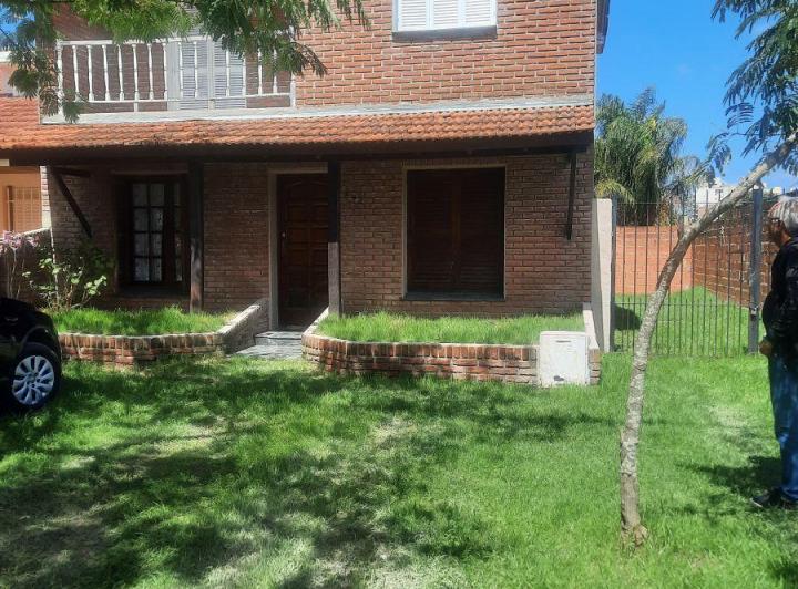 Casa · 160m² · 4 Ambientes · 1 Cochera