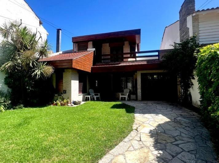 Casa · 148m² · 4 Ambientes · 2 Cocheras