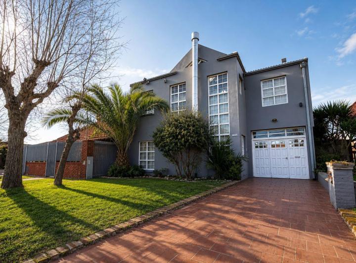 Casa · 250m² · 5 Ambientes · 1 Cochera