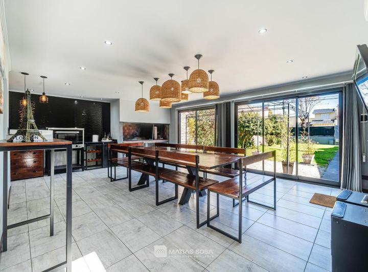 Casa · 170m² · 4 Ambientes · 3 Cocheras