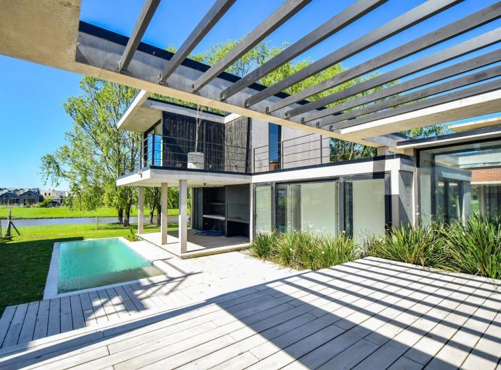 Casa · 200m² · 4 Ambientes · 1 Cochera