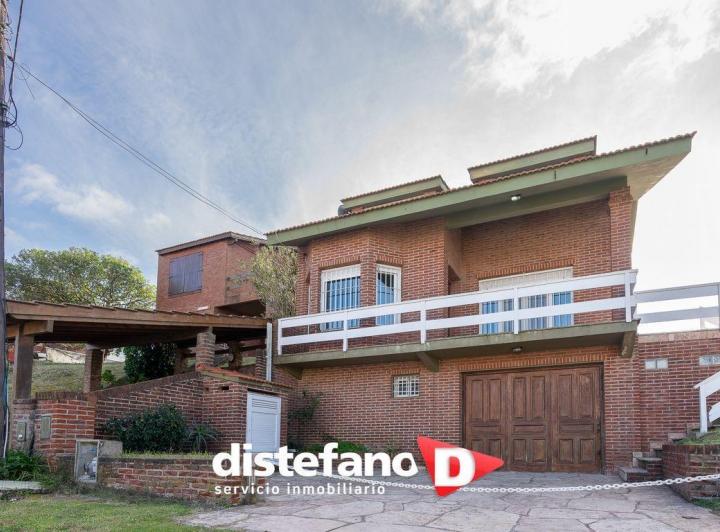 Casa · 211m² · 4 Ambientes · 2 Cocheras