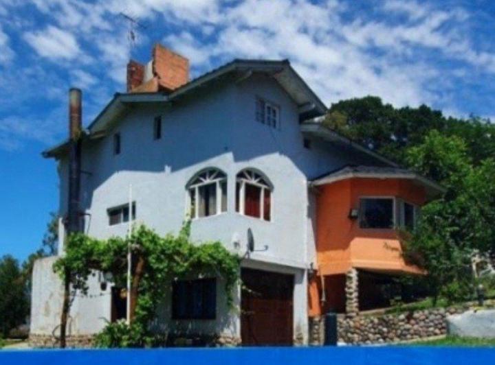 Casa · 190m² · 6 Dormitorios · 1 Cochera