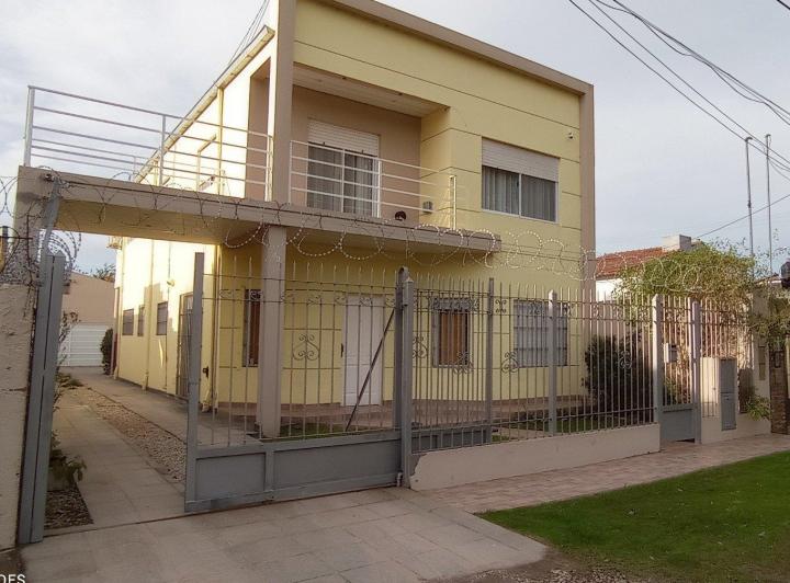 Casa · 190m² · 4 Dormitorios · 4 Cocheras