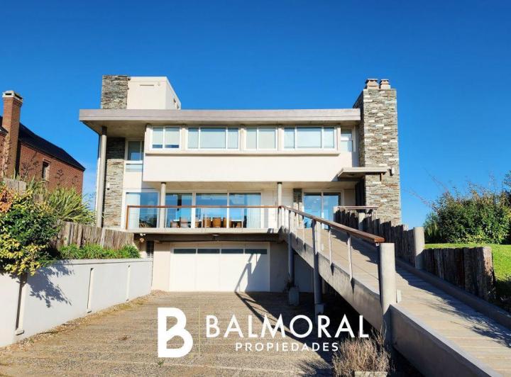 Casa · 446m² · 5 Ambientes · 1 Cochera