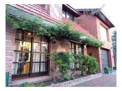 Casa · 220m² · 5 Ambientes · 1 Cochera