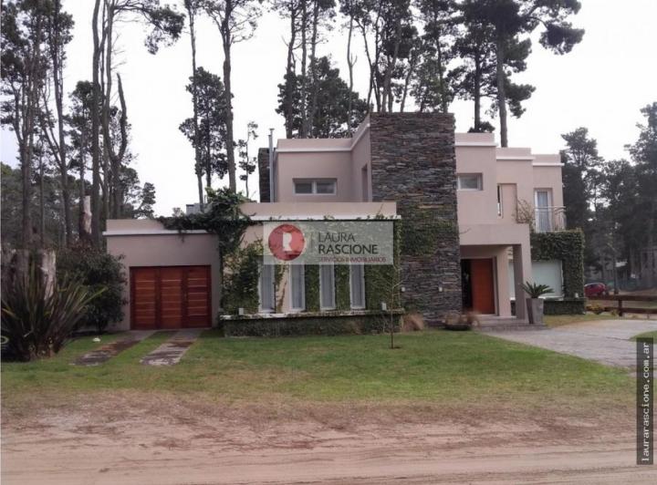 Casa · 200m² · 4 Dormitorios · 1 Cochera