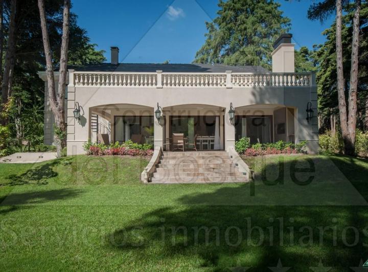 Casa · 359m² · 5 Ambientes · 1 Cochera