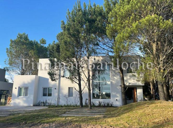 Casa · 420m² · 5 Ambientes